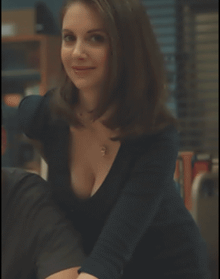 alison brie sexy cleavage_6022f57adf1d7.gif
