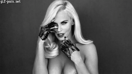 Jenny McCarthy posing topless_6022dba971b71.gif