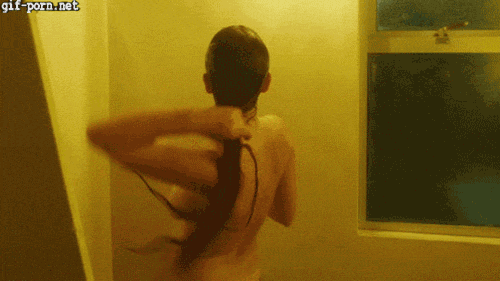 Lindsay Lohan nude under shower_6022d46e80a8b.gif