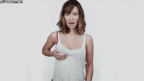 Olivia Wilde jiggles her boobs_6022d2a74b8b7.gif