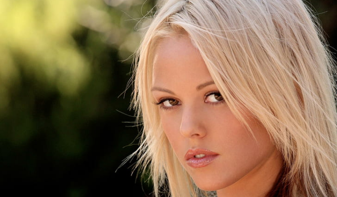 Best Blonde Girls Cam Shows_619d3fcd238dc.png