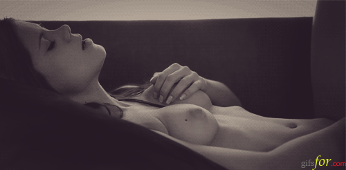 Teen Girl With Beautiful Boobs Masturbates…_61967071a3ce5.gif