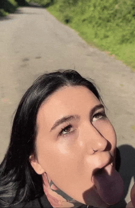 Amateur outdoor cumshot for beautiful brunette_6901029acbc56.gif