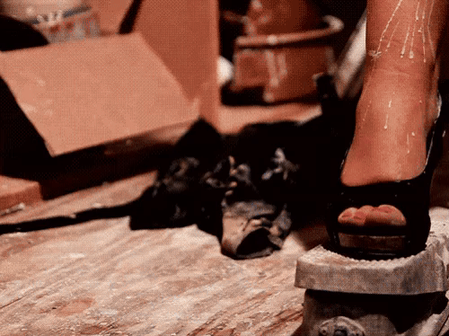 Sexy girl kneads clay_68f9194447637.gif