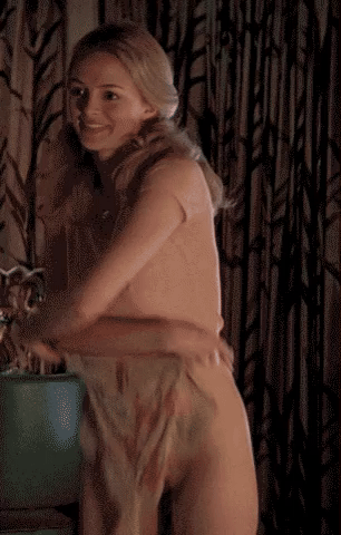 Heather Graham exposes her boobs_6914c8f018e83.gif