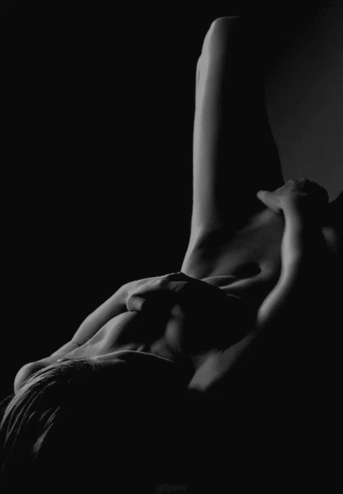 The girl masturbates beautifully in the dark_693078612053a.gif